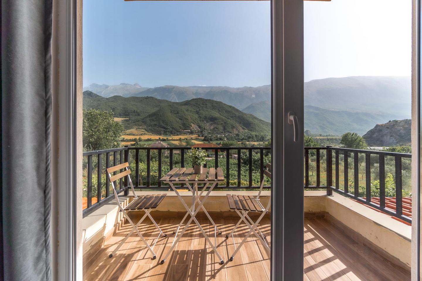 Vila Bujtina Lumo & Pool Përmet Exteriér fotografie