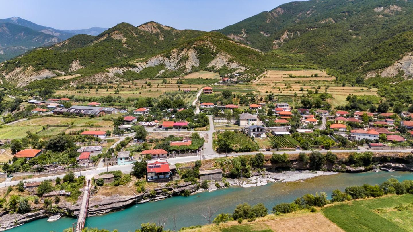 Vila Bujtina Lumo & Pool Përmet Exteriér fotografie