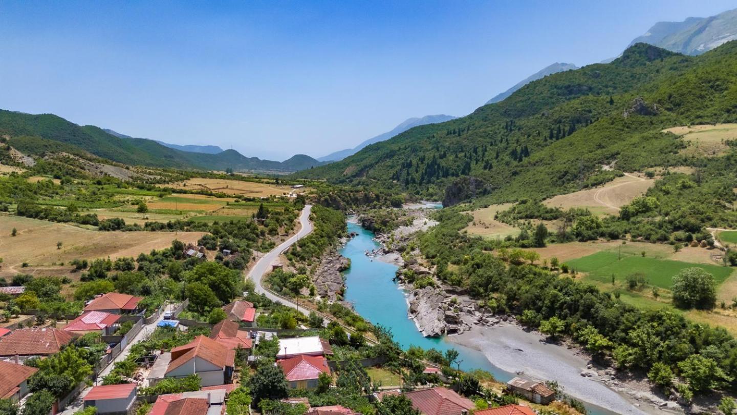 Vila Bujtina Lumo & Pool Përmet Exteriér fotografie