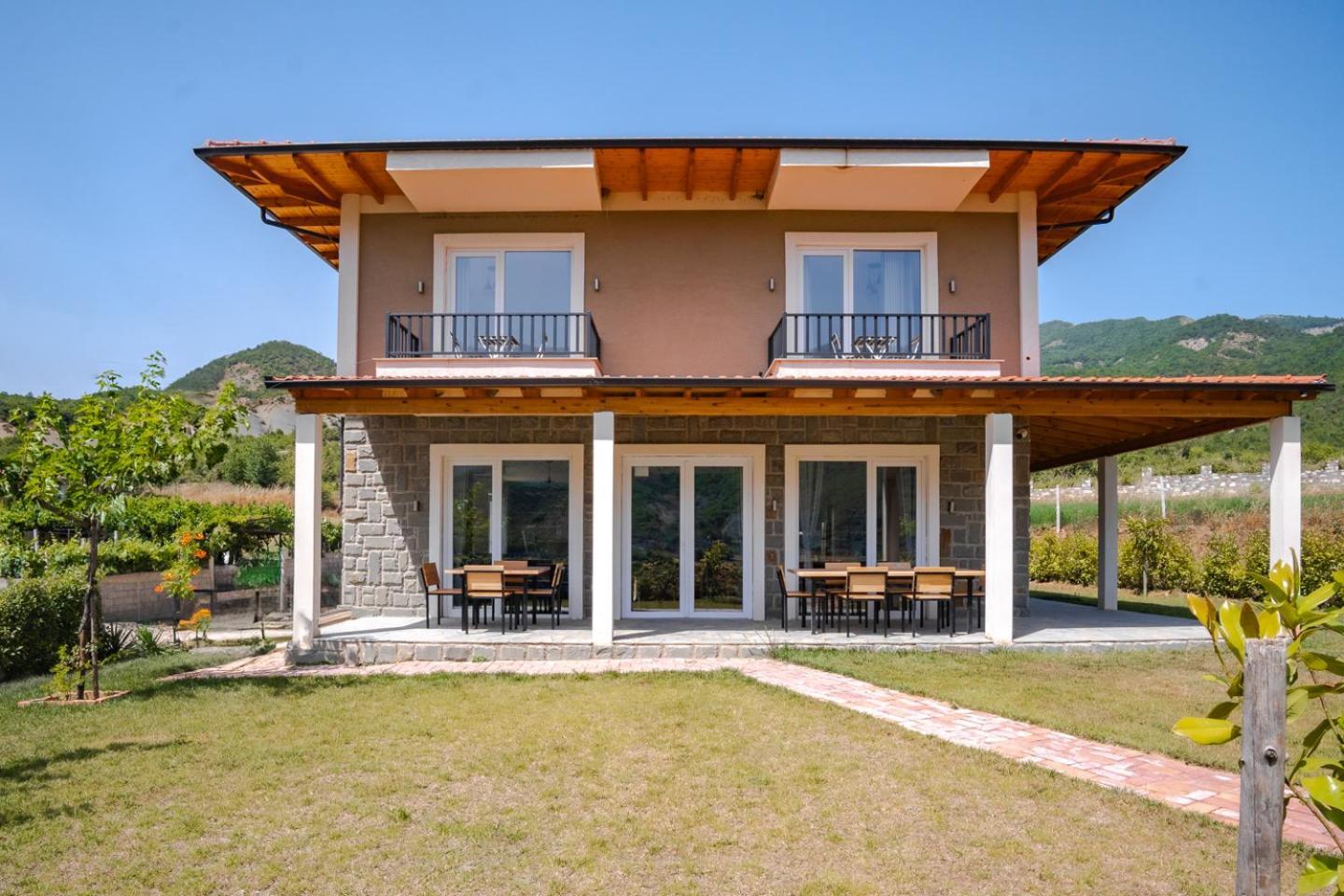 Vila Bujtina Lumo & Pool Përmet Exteriér fotografie