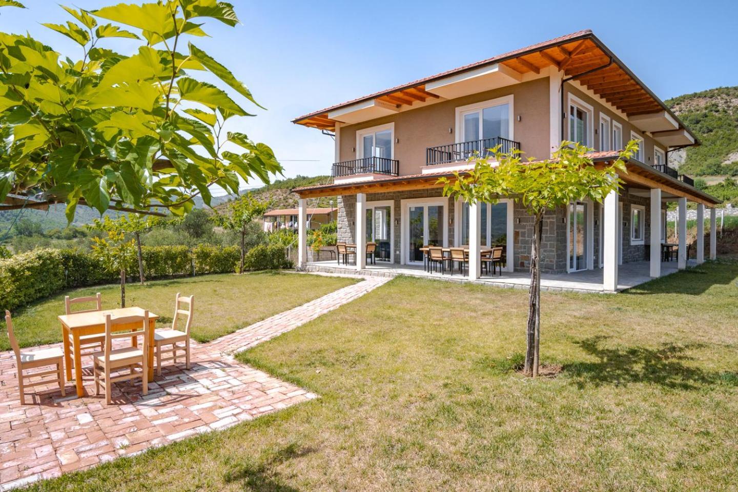 Vila Bujtina Lumo & Pool Përmet Exteriér fotografie